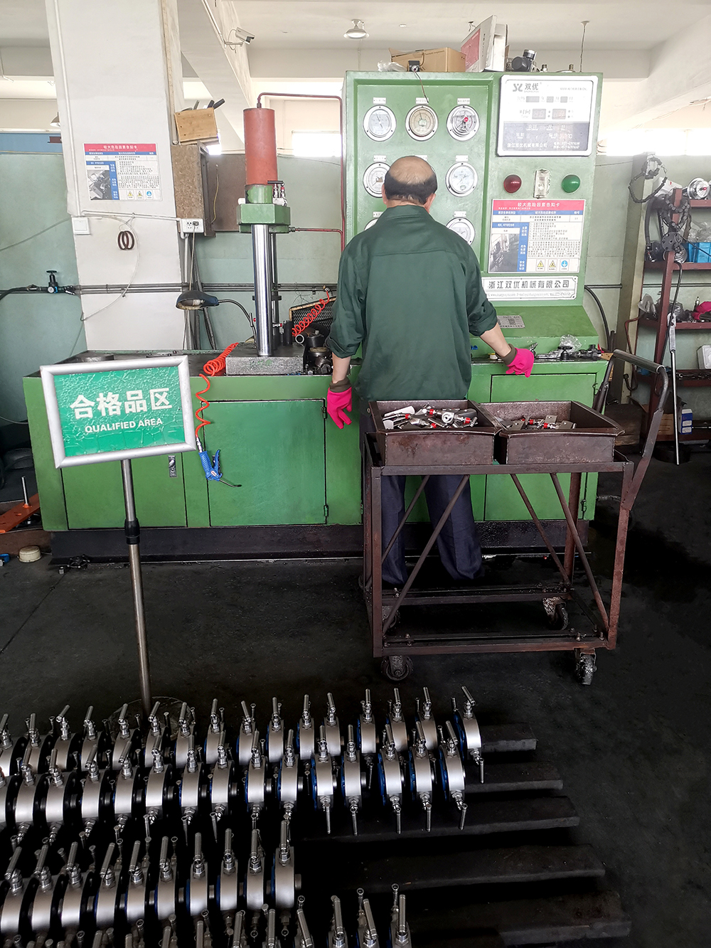 生產環(huán)境圖-5 壓機